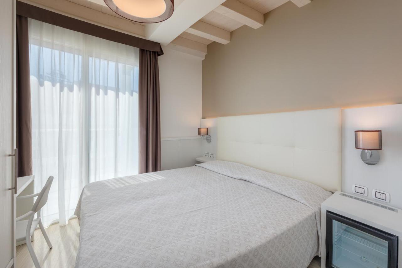Hotel Garni' Serena Caorle Eksteriør billede